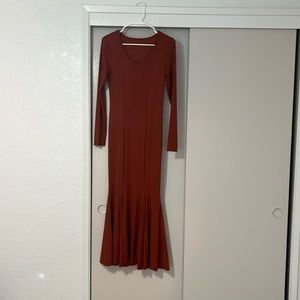 Brown fitted dress. Flared hem. Size small
